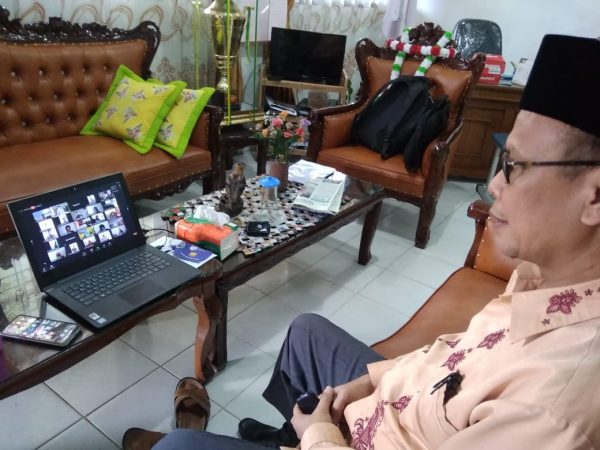 Kepala SMAN 1 V Koto Timur mengikuti secara virtual kegiatan "Mengaji Bareng Pimpinan", di mejid Raya Sumbar ,Jum'at 11 September 2020 Kepala SMAN 1 V Koto Timur mengikuti secara virtual kegiatan "Mengaji Bareng Pimpinan", di mejid Raya Sumbar ,Jum'at 11 September 2020
