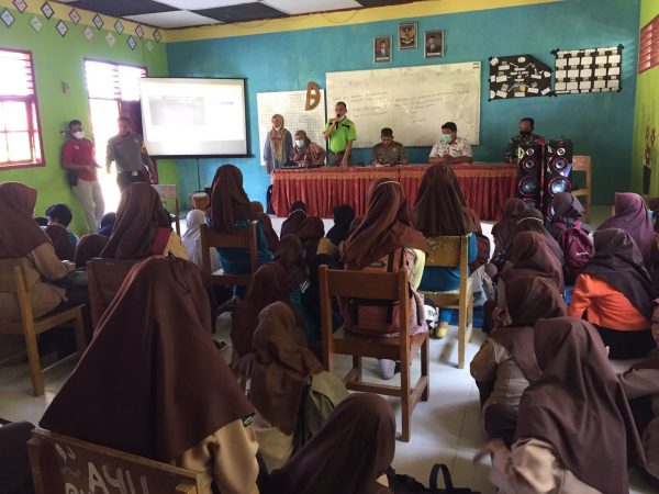 SOSIALISASI VAKSINASI KEPADA SISWA-SISWI SMAN 1 V KOTO TIMUR