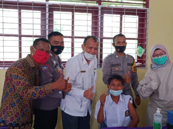 KEGIATAN VAKSINASI SISWA-SISWI SMAN 1 V KOTO TIMUR