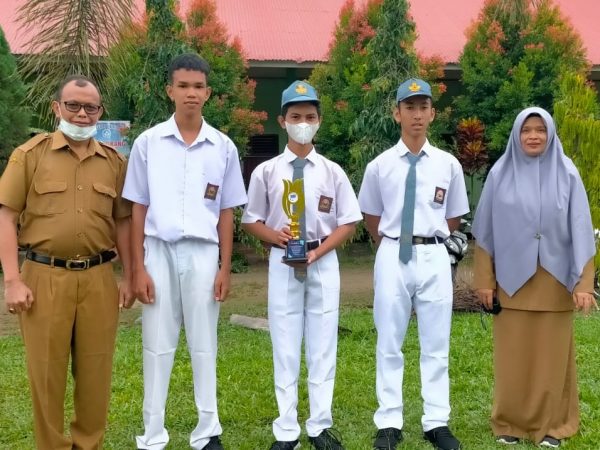 TIM PERMODELAN MATEMATIKA SMAN 1 V KOTO TIMUR JUARA 2 DI PEKAN SENI BERMATEMATIKA XVII TINGAKAT NASIONAL YANG DI SELENGGARAKAN OLEH UNAND TAHUN 2021