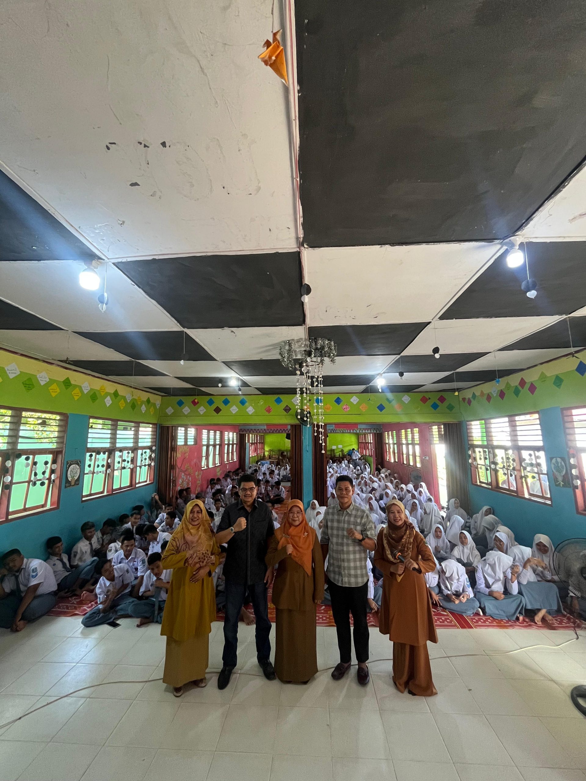 Anggota DPRD Provinsi Sumatera Barat Hendra Halim Laksanakan Reses Perorangan di SMAN 1 V Koto Timur Anggota DPRD Provinsi Sumatera Barat Hendra Halim Laksanakan Reses Perorangan di SMAN 1 V Koto Timur