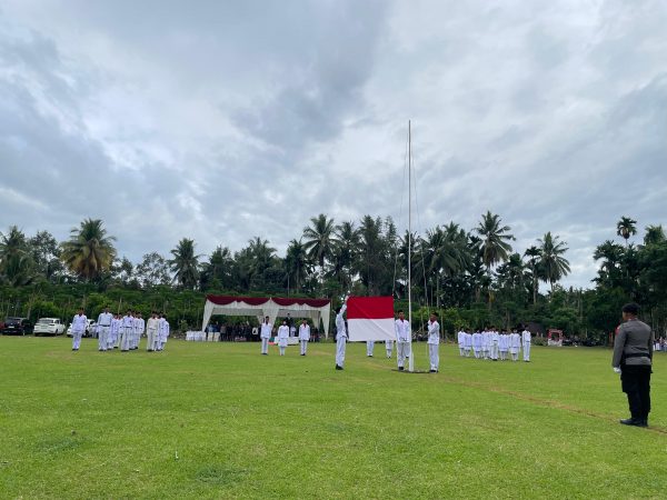 Paskibraka SMAN 1 V Koto Timur Sukses Jadi Pengibar Bendera pada Upacara HUT RI ke-80 Tingkat Kecamatan