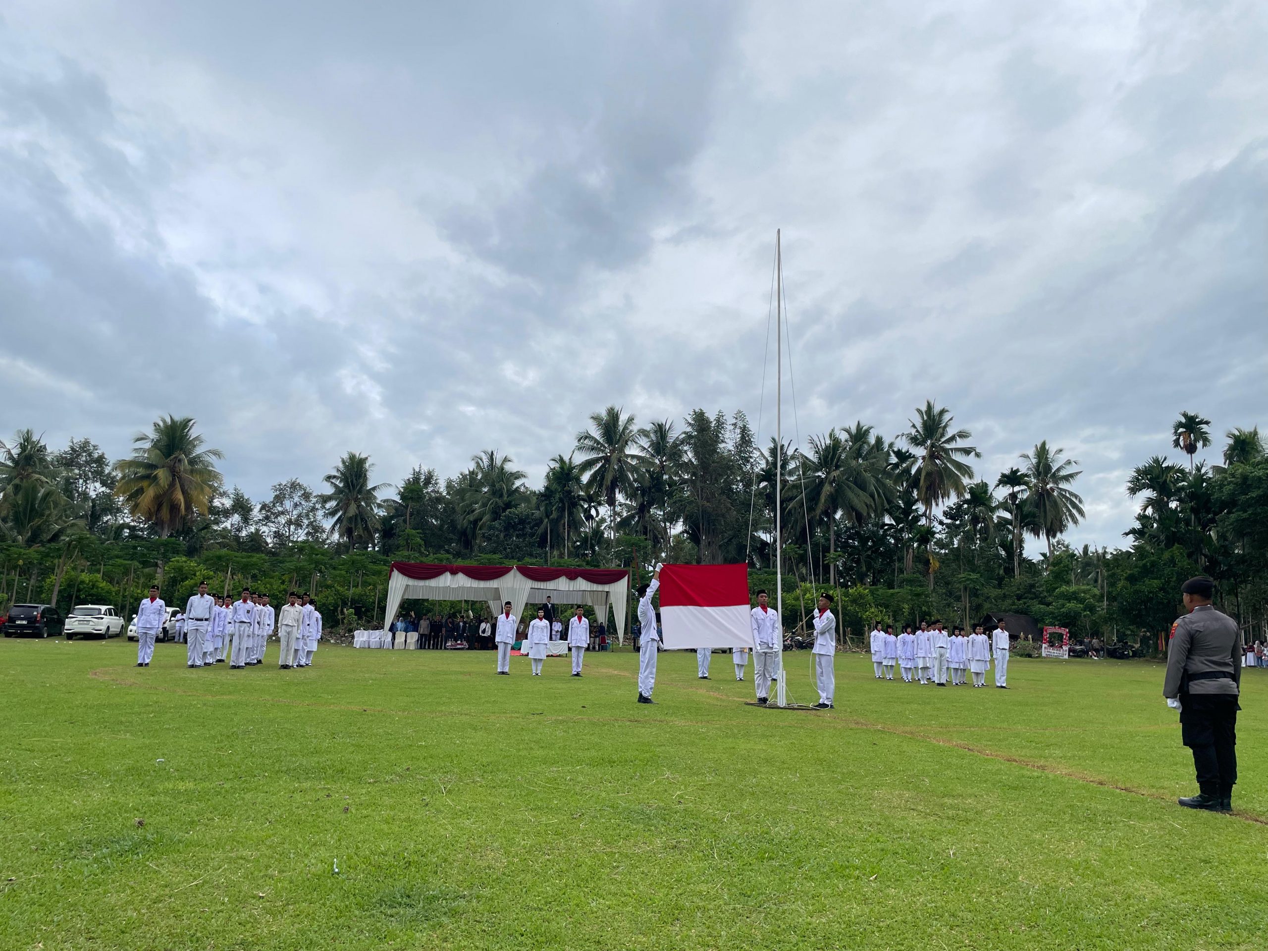 Paskibraka SMAN 1 V Koto Timur Sukses Jadi Pengibar Bendera pada Upacara HUT RI ke-80 Tingkat Kecamatan Paskibraka SMAN 1 V Koto Timur Sukses Jadi Pengibar Bendera pada Upacara HUT RI ke-80 Tingkat Kecamatan