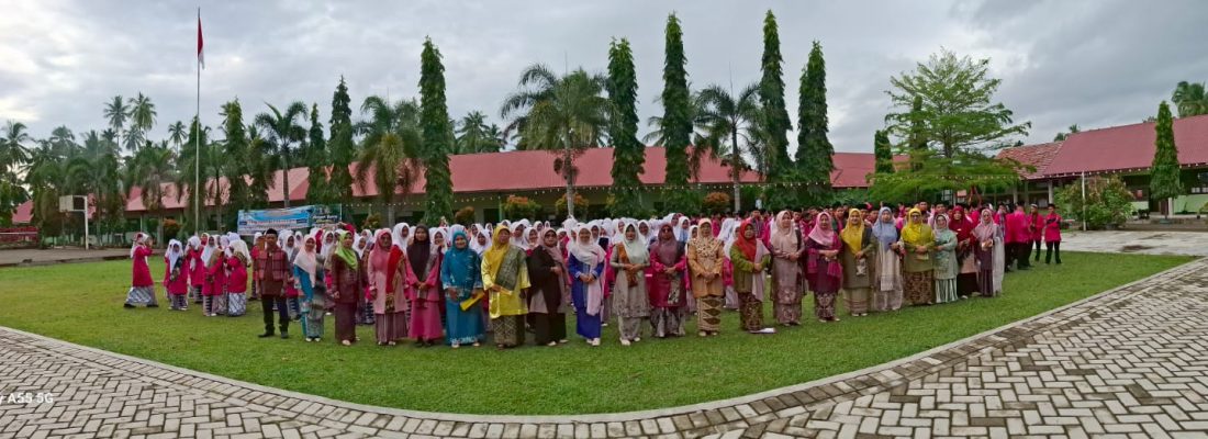 SMAN 1 V Koto Timur Semarakkan Hari Batik Nasional 2025 dengan Penuh Antusiasme dan Cinta Budaya