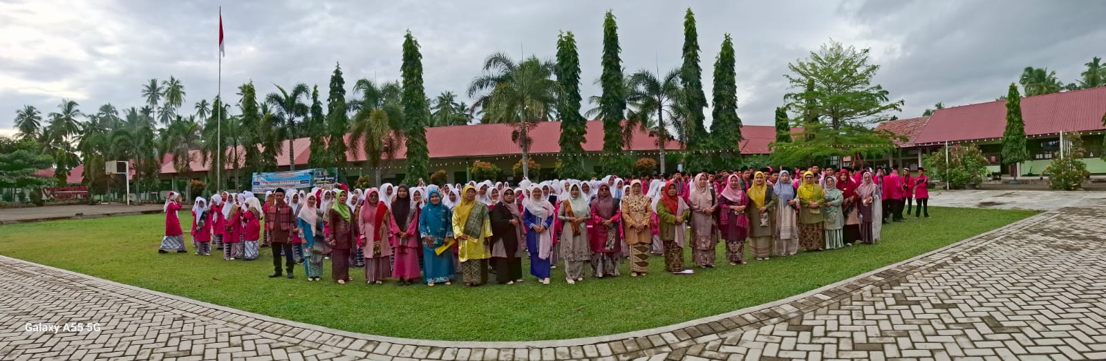 SMAN 1 V Koto Timur Semarakkan Hari Batik Nasional 2025 dengan Penuh Antusiasme dan Cinta Budaya SMAN 1 V Koto Timur Semarakkan Hari Batik Nasional 2025 dengan Penuh Antusiasme dan Cinta Budaya
