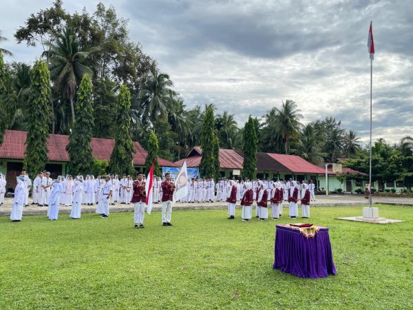 Estafet Kepemimpinan OSIS: SMAN 1 V Koto Timur Lantik Pengurus Baru Periode 2025–2026