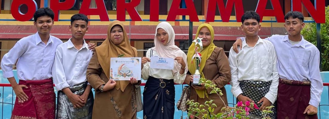 Bangga! SMAN 1 V Koto Timur Jadi Juara 2 Musikalisasi Puisi Tingkat Kota Pariaman & Kabupaten Padang Pariaman